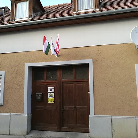 Guest house Zaszloshaz Esztergom